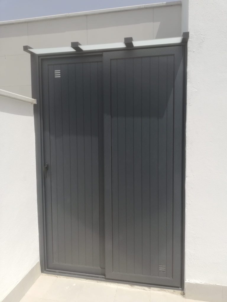 Puerta Corredera de PVC para Cuarto de Servicio en Mairena del Aljarafe