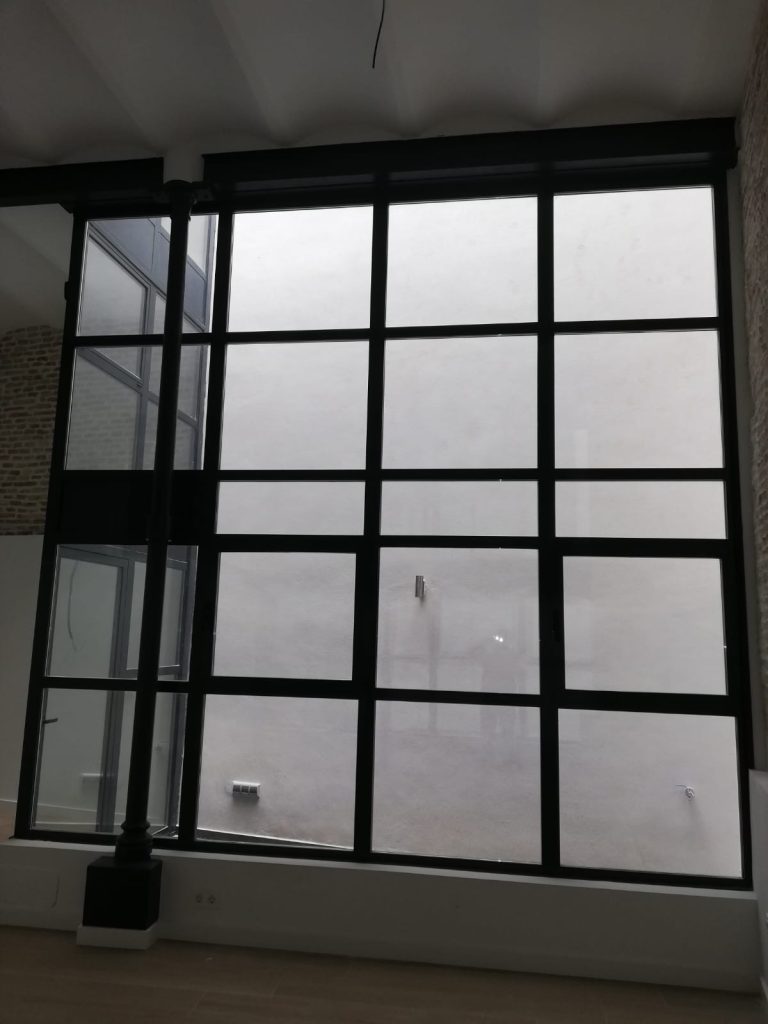 Cerramiento Acristalado Industrial para Patio Interior en Écija